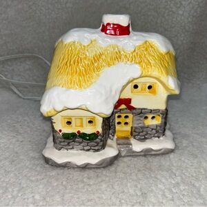 Christmas lighted yellow snow ceramic cottage 6.5" vintage made in Taiwan WORKS